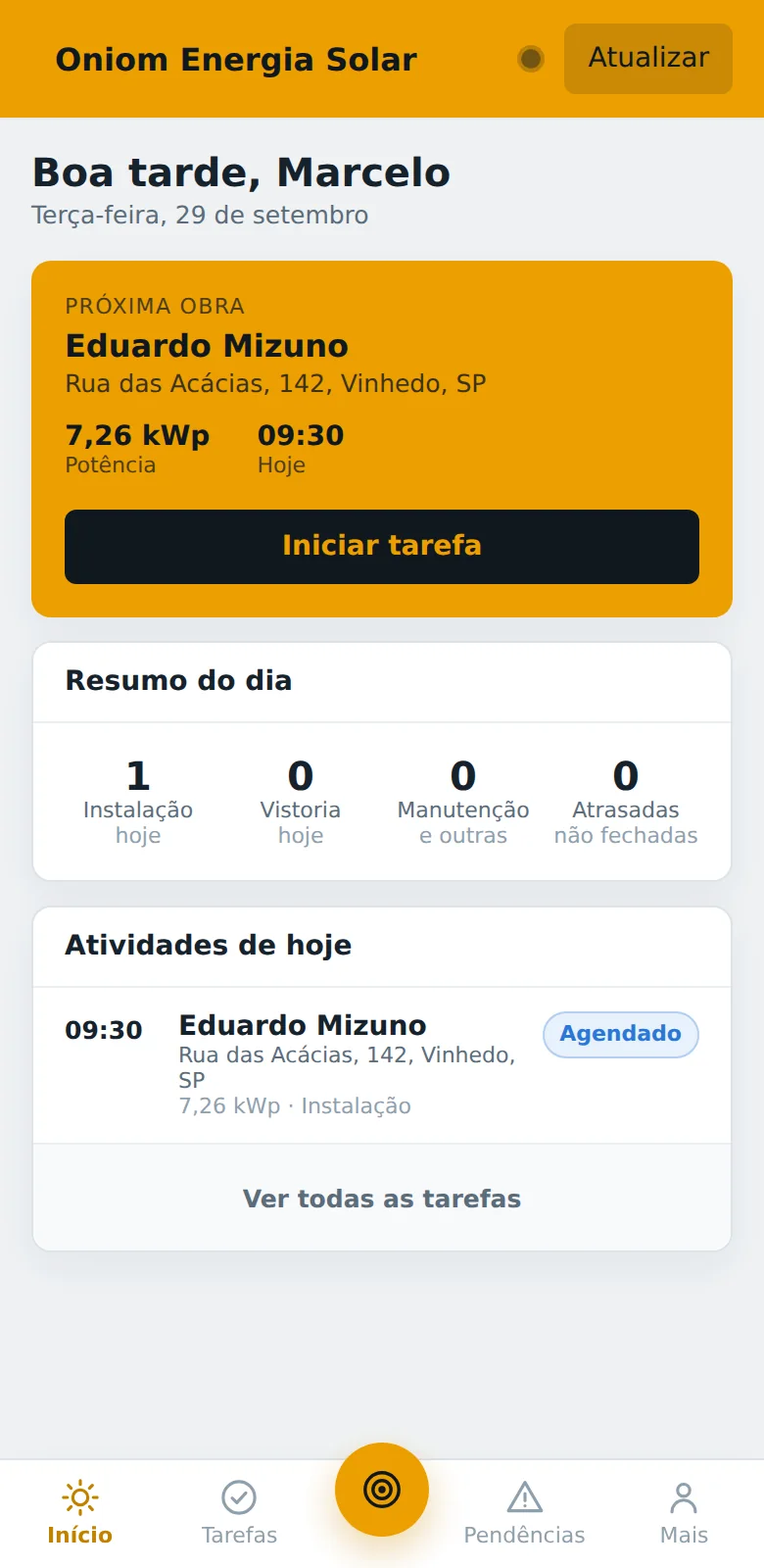 App de campo no celular mostrando a próxima obra do dia, o resumo de tarefas e as atividades de hoje